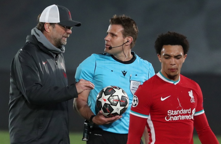 赫内斯说瓜帅想让你接手曼城？孔帕尼：我100%专注于拜仁（回应赫内斯称瓜帅盼其执教曼城，孔帕尼：我百分之百专注拜仁）