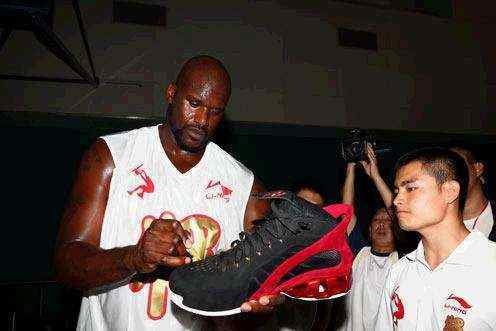 本赛季比赛最后5分钟追平或反超球，弗拉格17中12排第一（本季最后5分钟的扳平或反超关键投篮中，弗拉格17投12中居首）