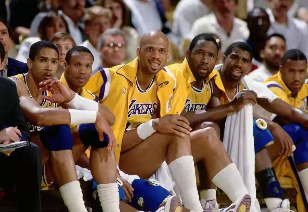 苏格兰vs丹麦全场数据：控球率30-70，射门7-11（苏格兰对阵丹麦数据一览：控球30%对70%，射门7比11）