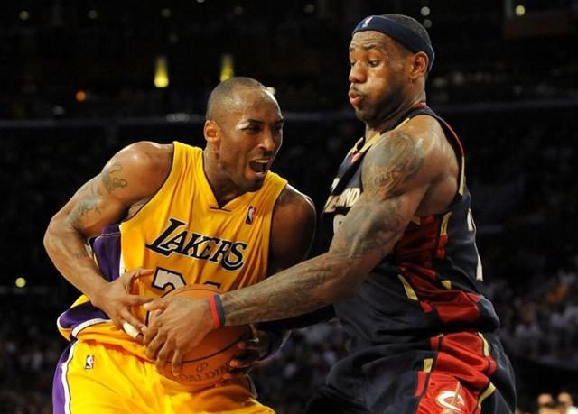 湖人客场挑战太阳 因小腿拉伤缺席三场比赛的里夫斯迎来复出（湖人客战太阳，里夫斯小腿拉伤缺阵三场后复出）