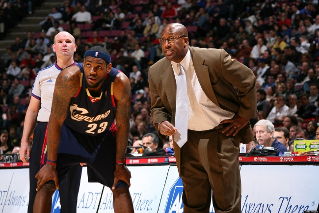 马刺将雷霆限制到平赛季第三低得分，文班此前缺席期间防守倒数（马刺把雷霆限至赛季并列第三低分，文班缺阵阶段防守联盟倒数）