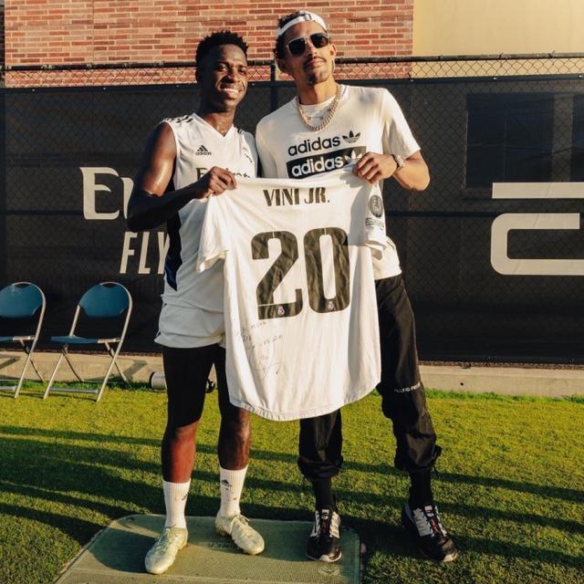 丹尼尔斯达成生涯第400次抢断，NBA历史第六年轻（丹尼尔斯完成生涯400次抢断，成NBA史上第六年轻达成者）