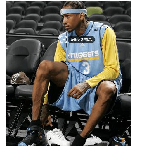 根据最新报道，独行侠队管理层有意在交易市场上寻求浓眉哥的加入。（消息称独行侠管理层正考虑通过交易引进安东尼·戴维斯）