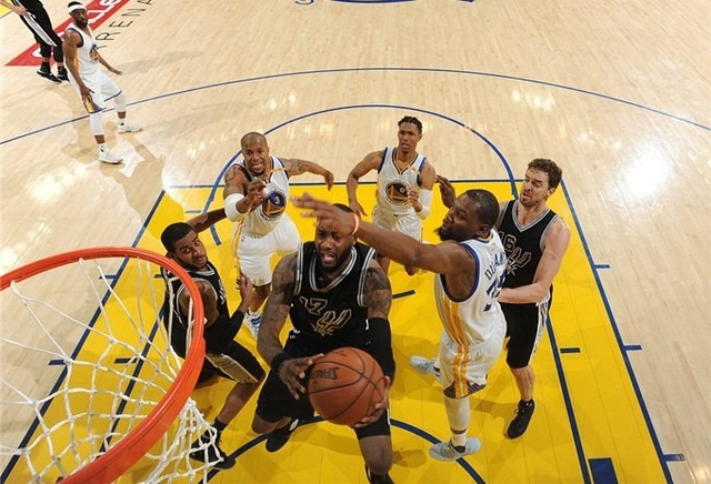 六战全胜！米兰冬奥会冰壶资格赛中国男队提前锁定晋级赛名额（六连胜！中国男队在米兰冬奥冰壶资格赛提前锁定晋级席位）