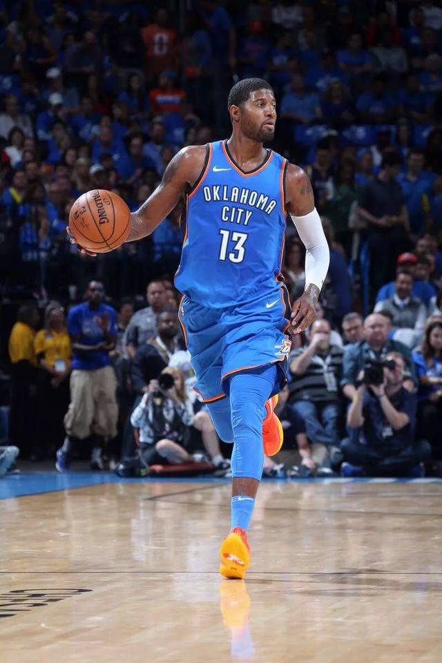 海港举办赛季总结会，王燊超乘直升机带冠军奖杯入场（海港举行赛季总结会，王燊超乘直升机捧杯亮相）