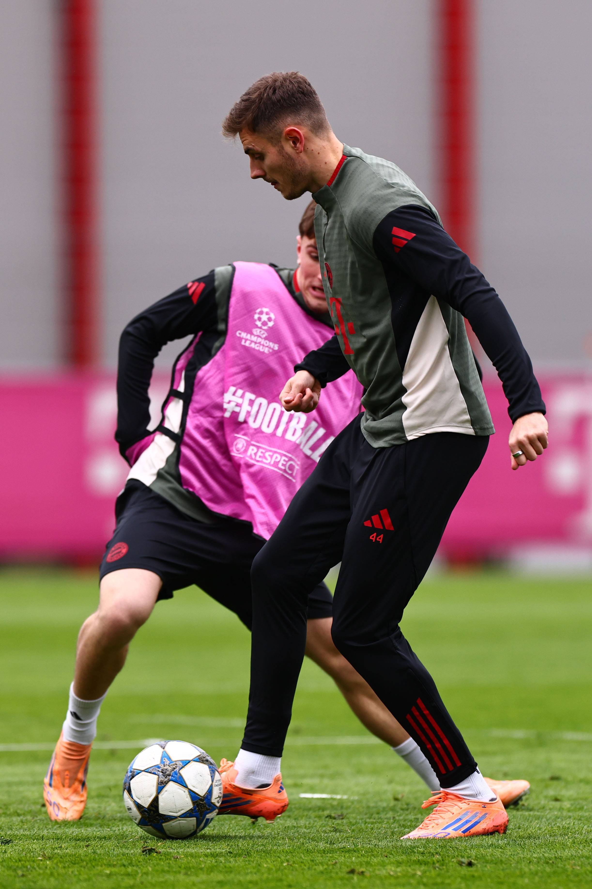 DO：由于工资高&合同长等因素，伊万-托尼短期内不会离开沙特（报道：高薪与长约在身，伊万-托尼短期内难以离开沙特）