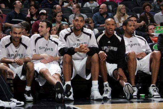 混团世界杯：王楚钦单打告负孙颖莎建功 中国8-4德国七连胜（混团世界杯：中国队8比4击败德国豪取七连胜，王楚钦单打失利孙颖莎建功）