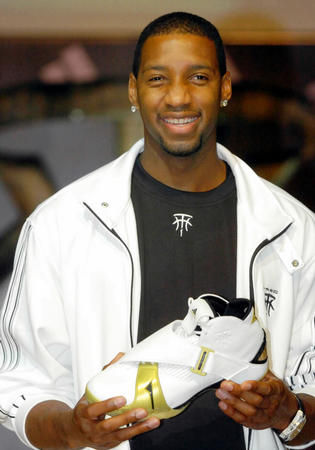 NBA交易市场最新动态：火箭完成签约,（火箭完成签约：NBA交易市场最新进展）