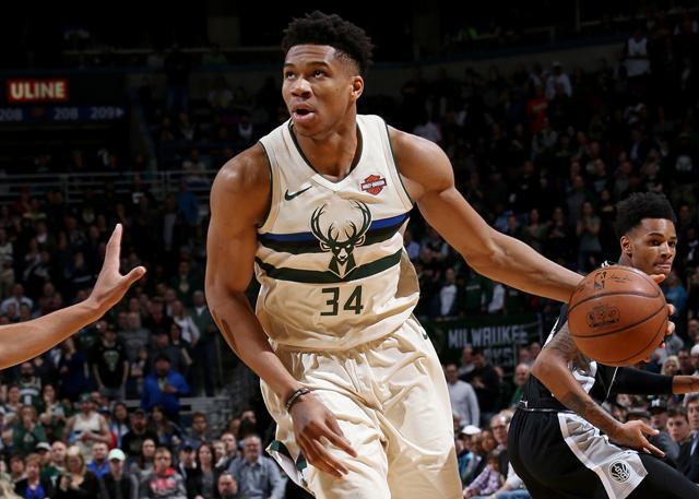 记者：当初是佩普要国足跟越南打对攻，还开小会不让陈洋参加（记者称佩普力主国足与越南对攻，还私下开会未邀陈洋）