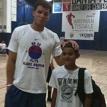 成都蓉城新掌门人徐正源成功续约，签约韦世豪、周定洋，球队迅速提升，备战亚冠，力争争冠。（徐正源续约成都蓉城，韦世豪周定洋加盟助阵，球队提速备战亚冠，剑指冠军）